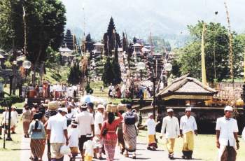 Prozession am Tempel Pura Besakih